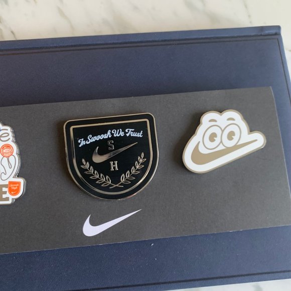 Nike Notebook + Pin set - Picture 6 of 8